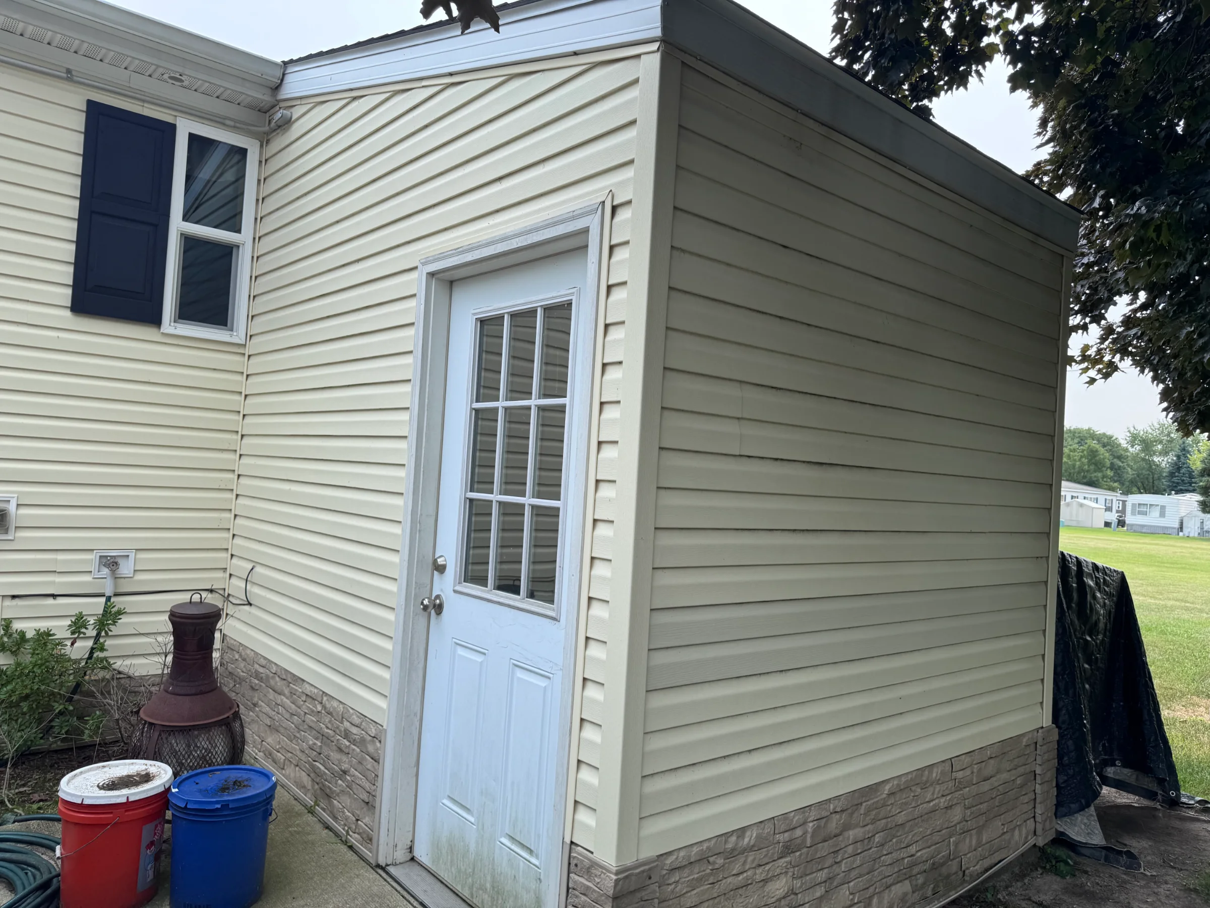 17008 Oliver Drive manufactured home in Camelot Villa Macomb, Macomb, MI — photo 17