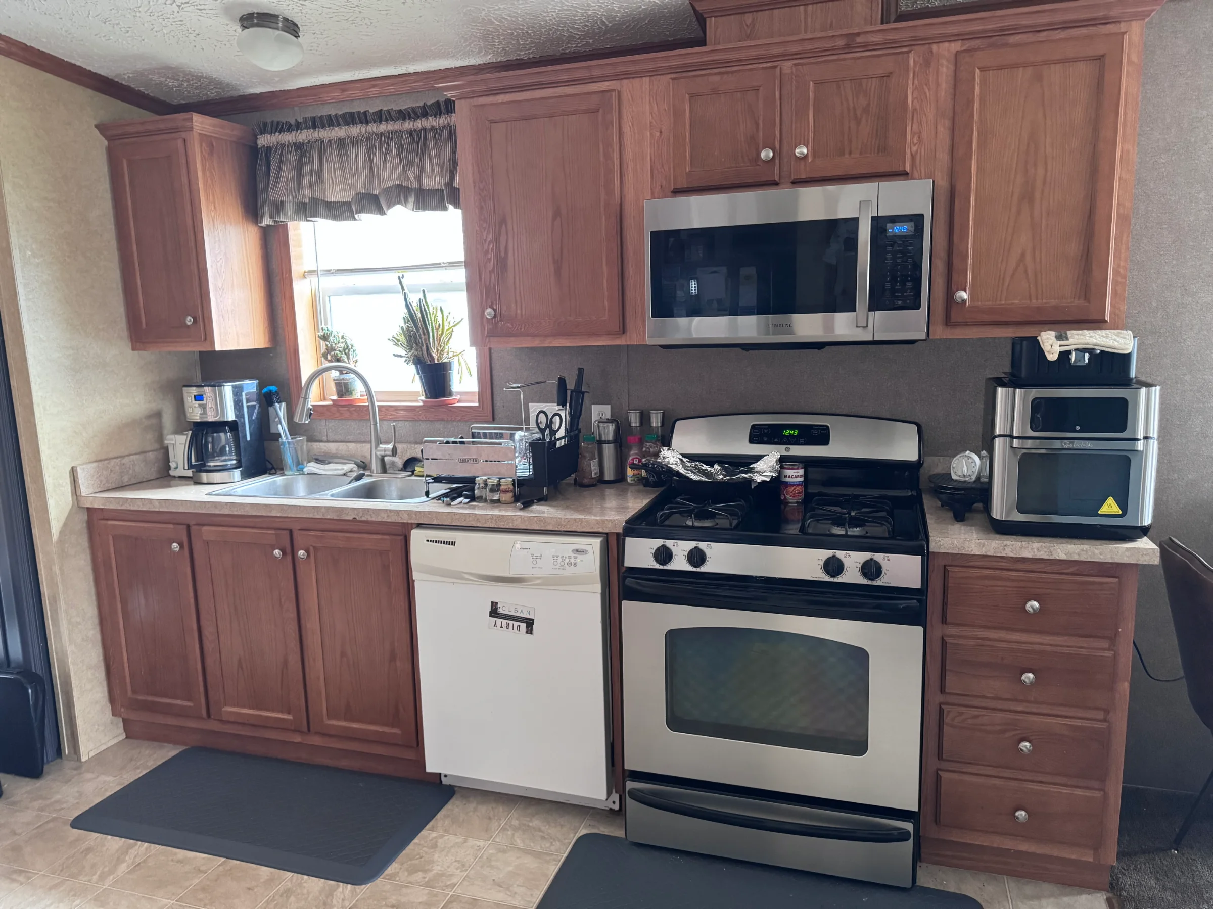 17008 Oliver Drive manufactured home in Camelot Villa Macomb, Macomb, MI — photo 5