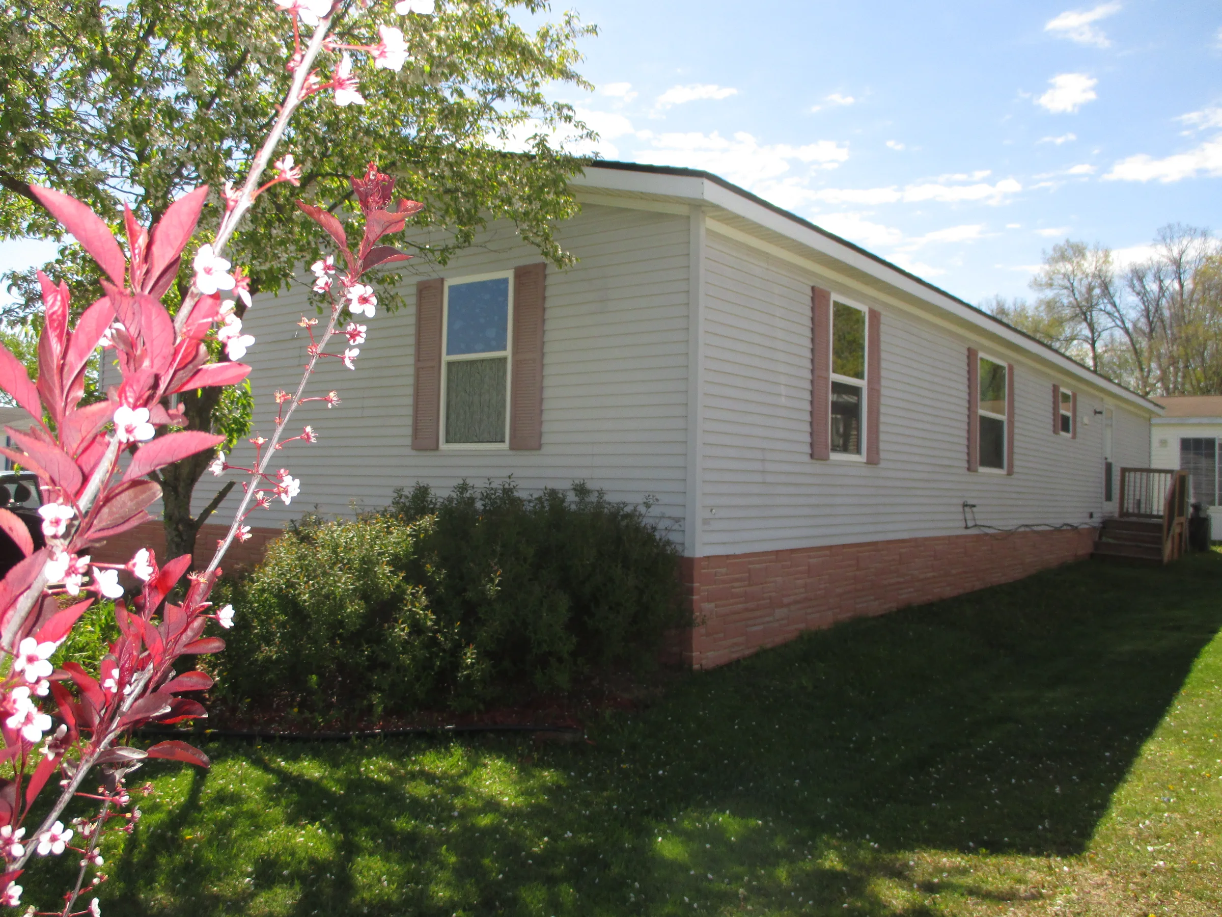 17182 Louise Drive manufactured home in Spring Grove, Davisburg, MI — photo 2
