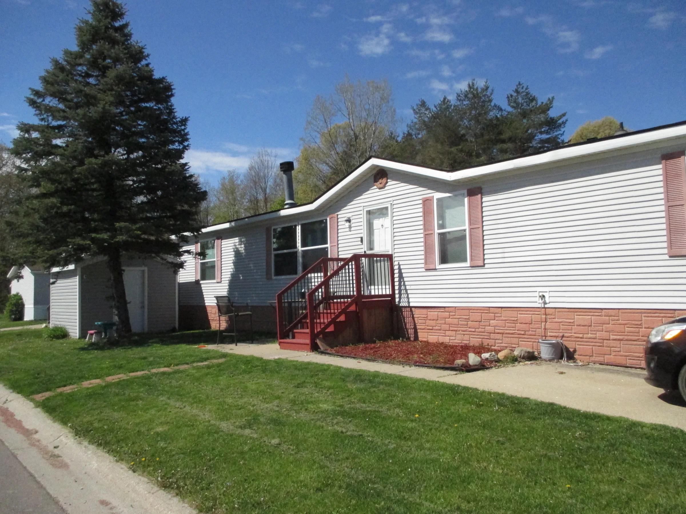 17182 Louise Drive manufactured home in Spring Grove, Davisburg, MI — photo 3