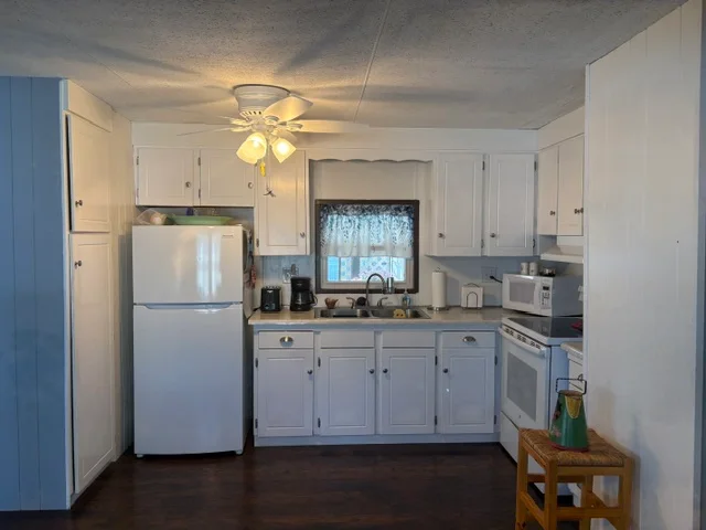 268 Toucan St. manufactured home in Avon on the Lake Senior Community, Rochester Hills, MI — photo 11