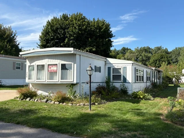 268 Toucan St. manufactured home in Avon on the Lake Senior Community, Rochester Hills, MI — photo 2
