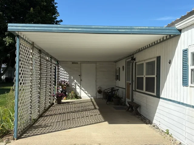 268 Toucan St. manufactured home in Avon on the Lake Senior Community, Rochester Hills, MI — photo 4