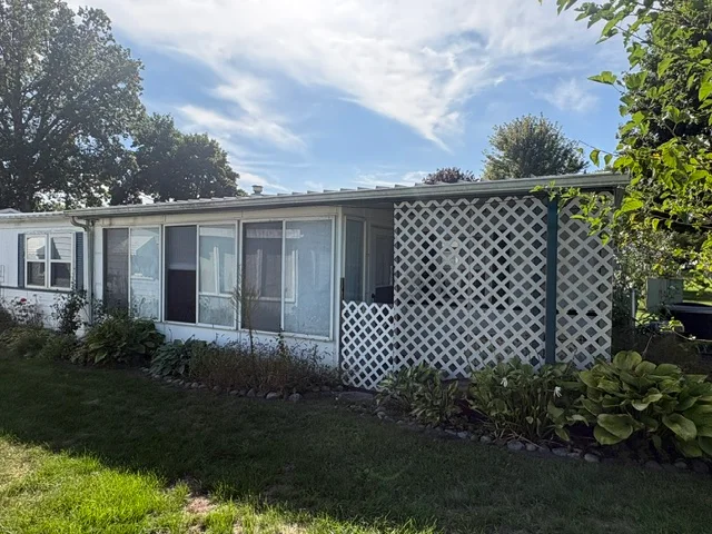268 Toucan St. manufactured home in Avon on the Lake Senior Community, Rochester Hills, MI — photo 5