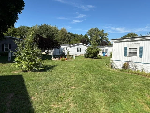 268 Toucan St. manufactured home in Avon on the Lake Senior Community, Rochester Hills, MI — photo 6