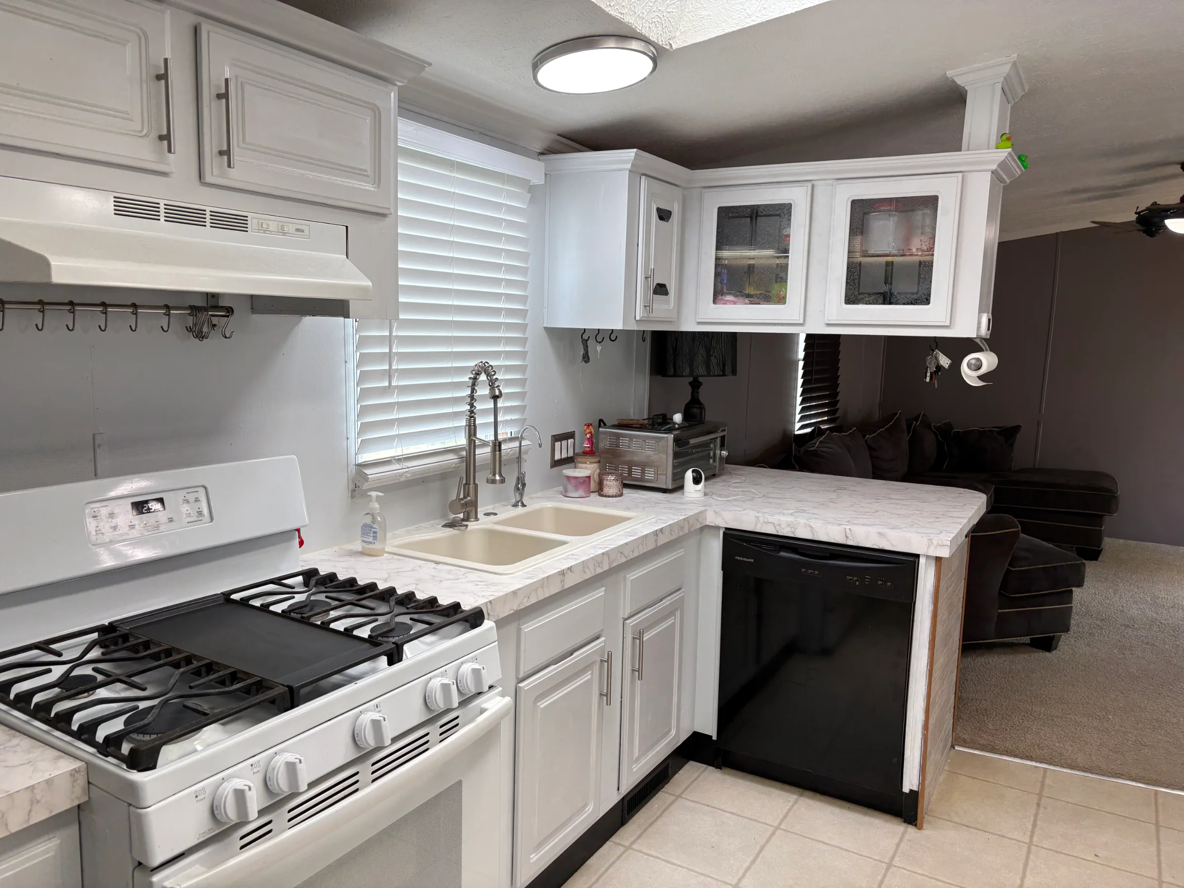 29991 Charleston Court manufactured home in Carriage Way, Chesterfield, MI — photo 11