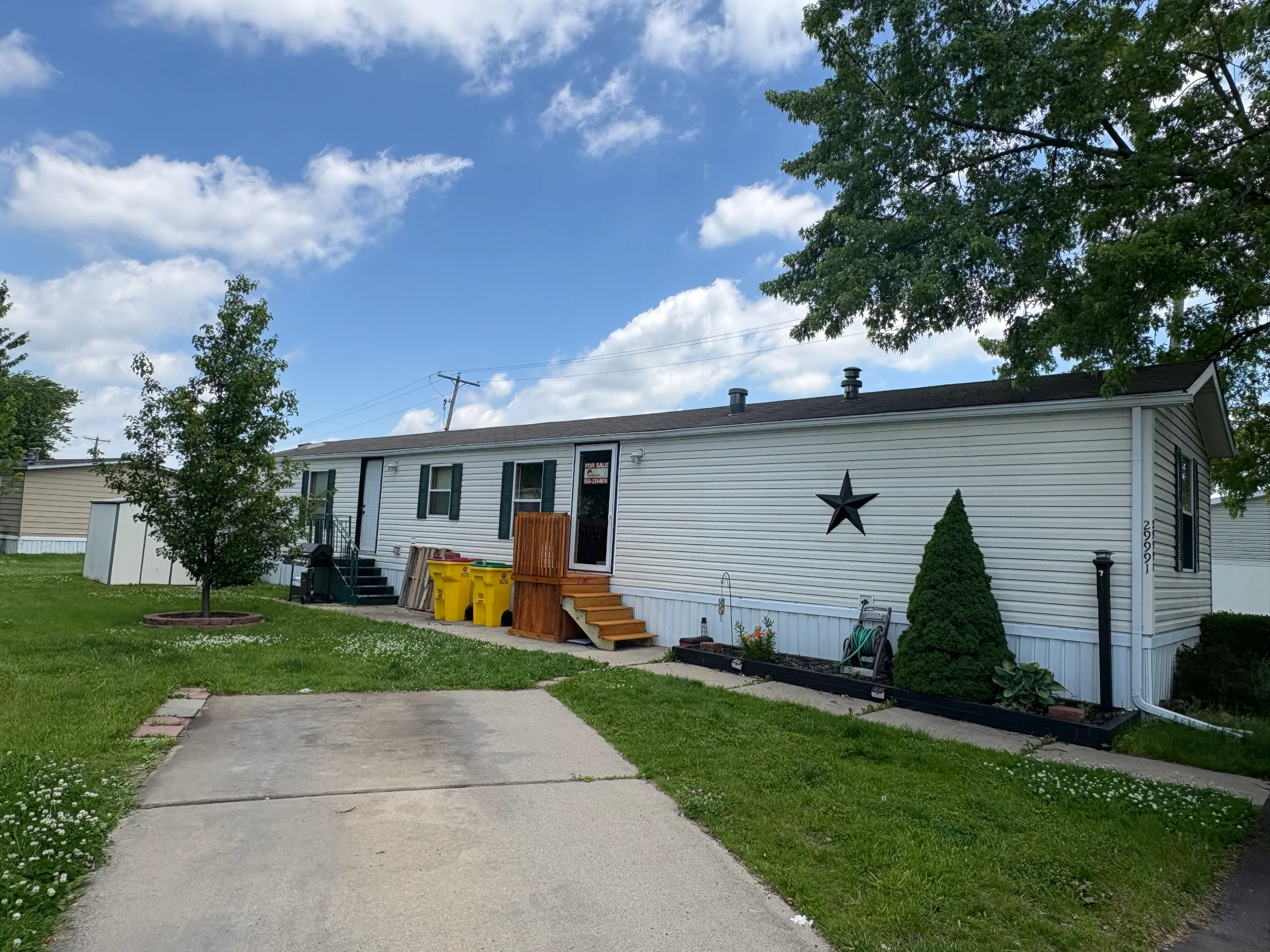 29991 Charleston Court manufactured home in Carriage Way, Chesterfield, MI — photo 2