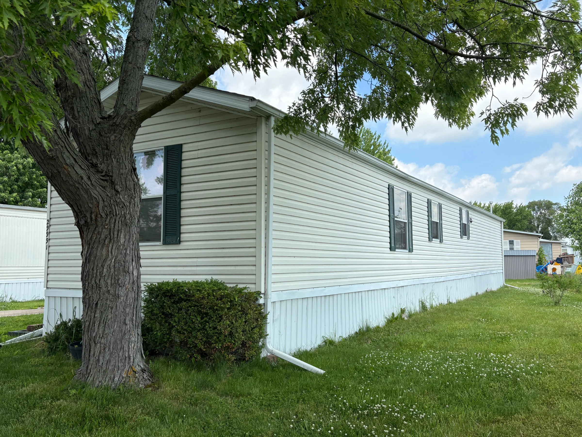 29991 Charleston Court manufactured home in Carriage Way, Chesterfield, MI — photo 3