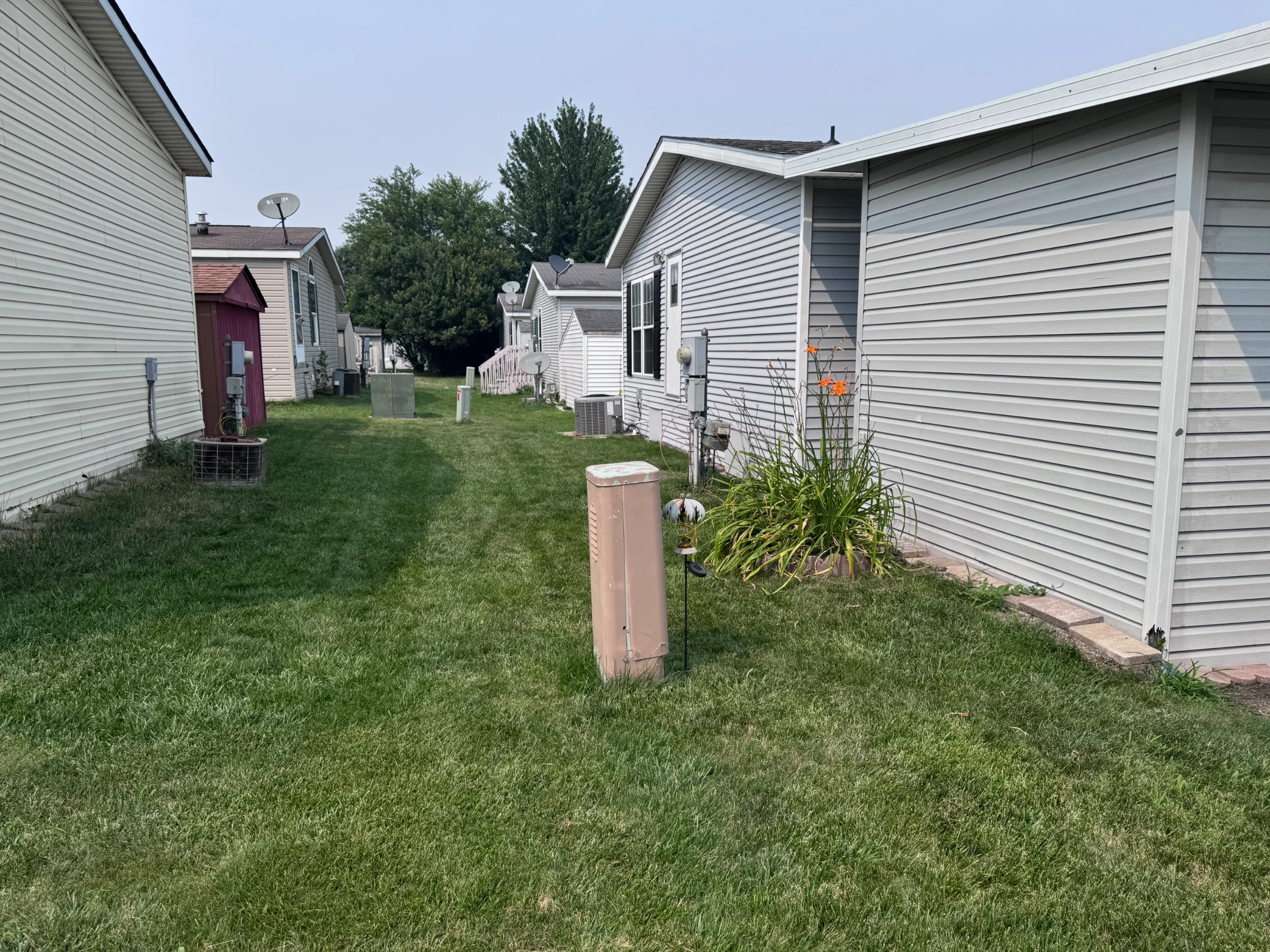 43741 Eureka Drive manufactured home in Silver Springs, Clinton Township, MI — photo 3