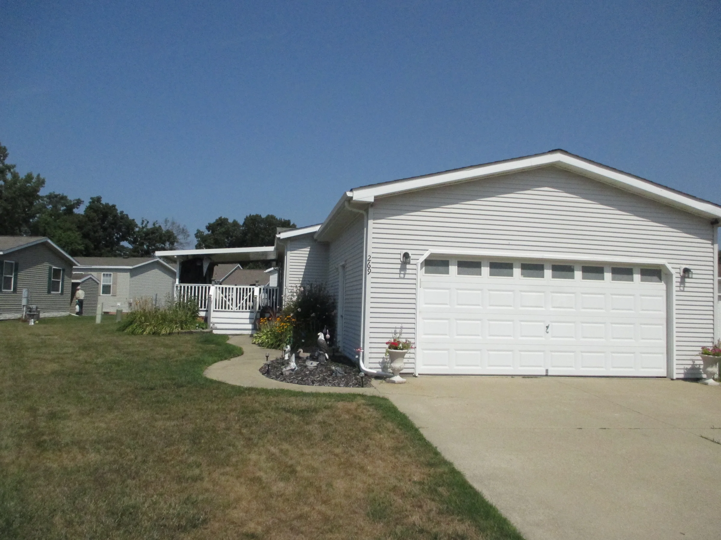 269 Rockford Circle manufactured home for sale in Cranberry Lake Senior Community, White Lake, MI