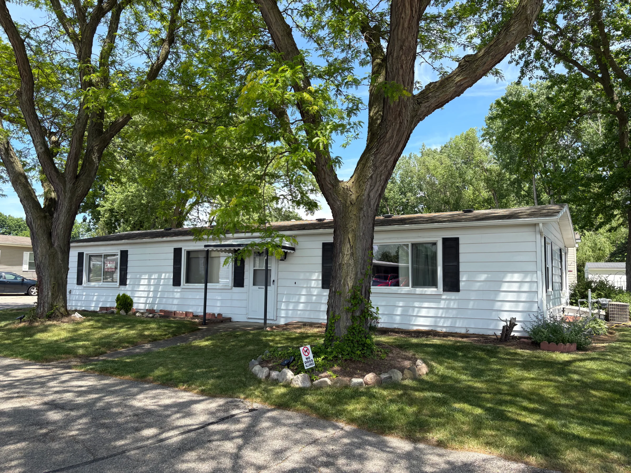 500 Warbler Street manufactured home in Avon on the Lake Senior Community, Rochester Hills, MI — photo 2