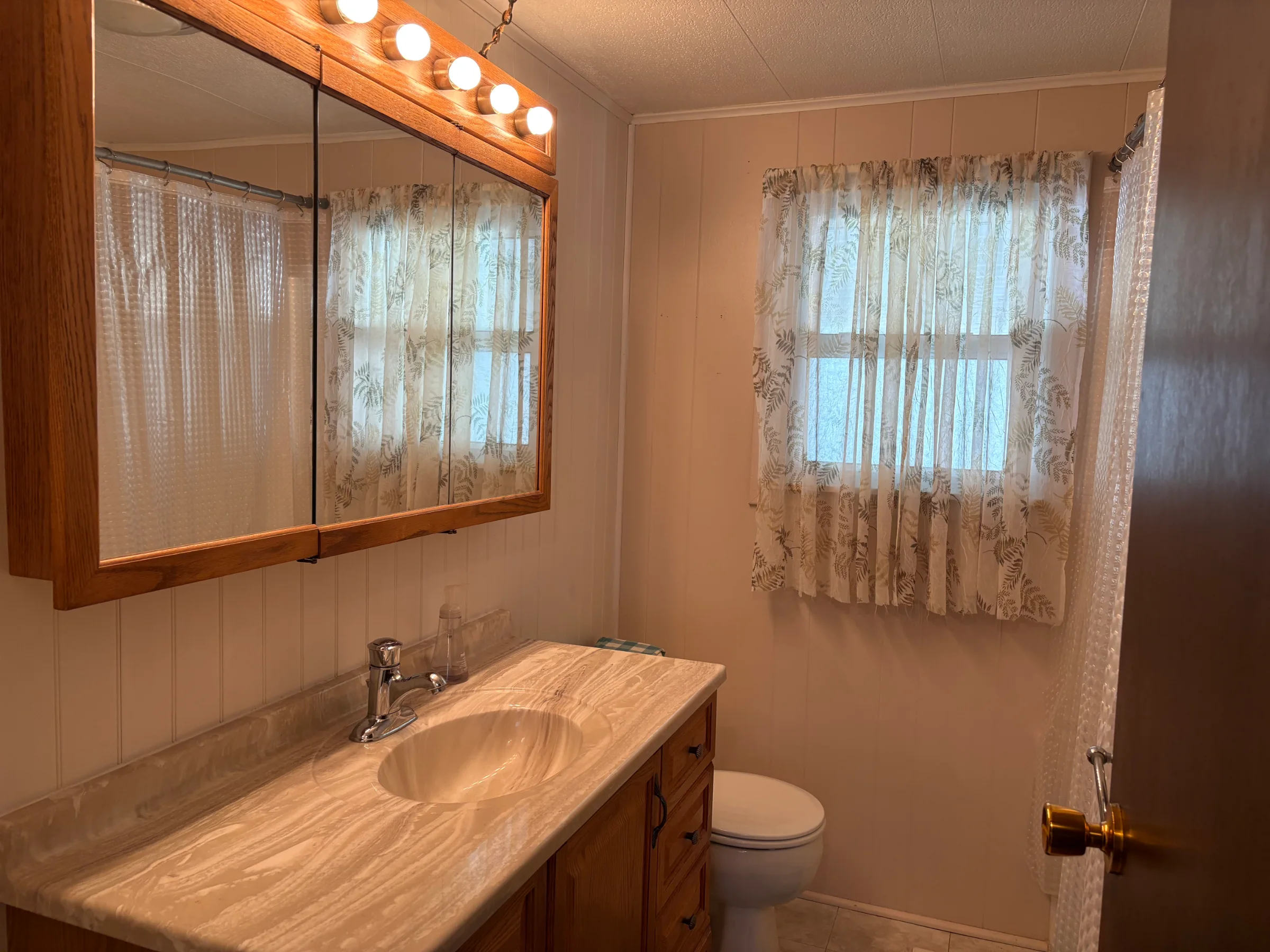 500 Warbler Street manufactured home in Avon on the Lake Senior Community, Rochester Hills, MI — photo 20