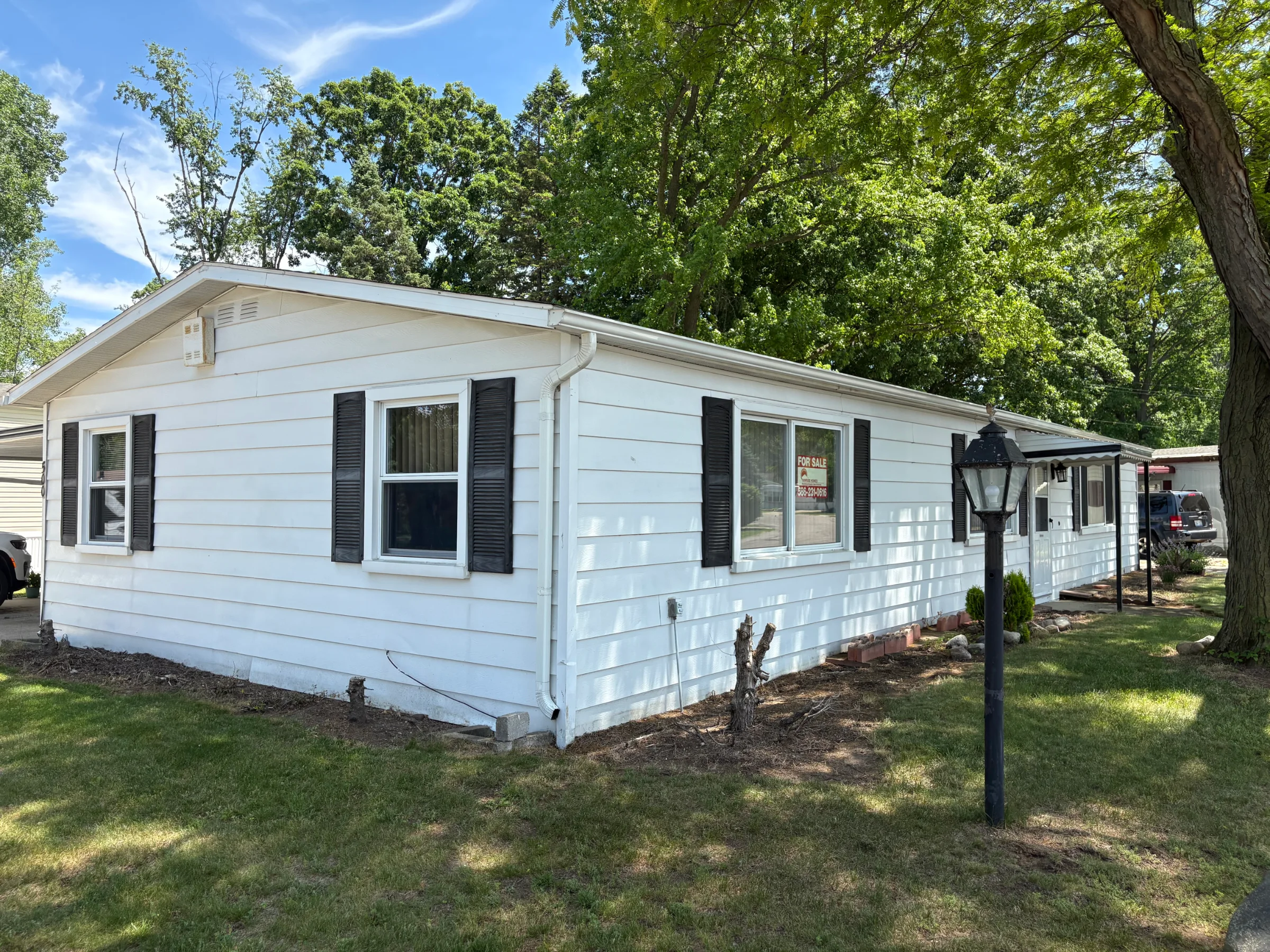 500 Warbler Street manufactured home in Avon on the Lake Senior Community, Rochester Hills, MI — photo 3