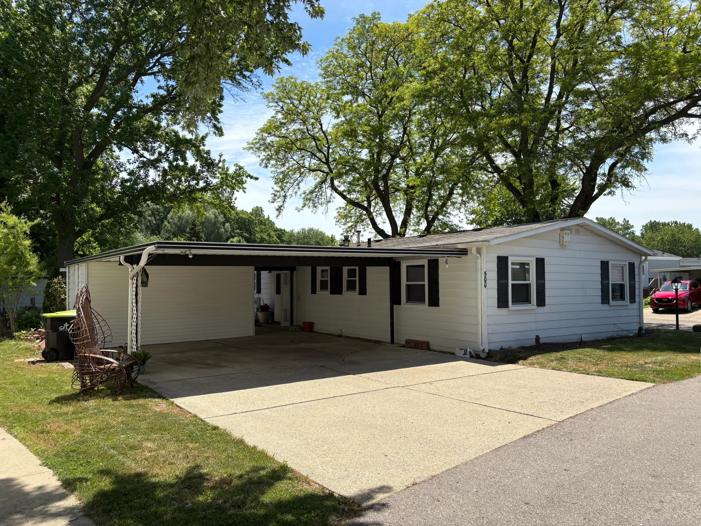 500 Warbler Street manufactured home in Avon on the Lake Senior Community, Rochester Hills, MI — photo 4