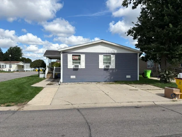 15303 Enchante Drive manufactured home in River's Edge, Clinton Twp, MI — photo 3