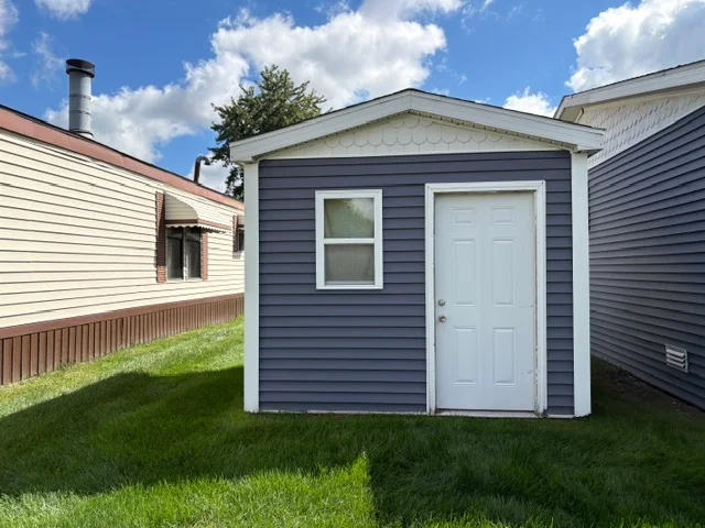 15303 Enchante Drive manufactured home in River's Edge, Clinton Twp, MI — photo 6