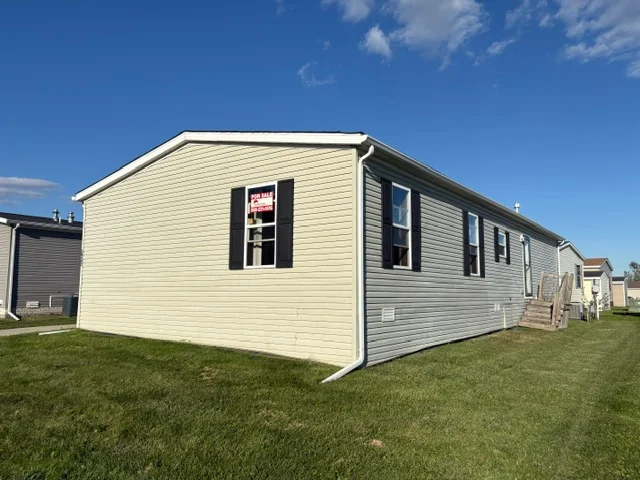 58400 Brookside Drive manufactured home in Meadow Creek, New Haven, MI — photo 2