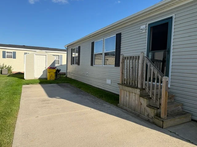 58400 Brookside Drive manufactured home in Meadow Creek, New Haven, MI — photo 3