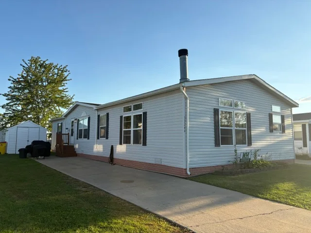 33266 Grove Ct manufactured home in Meadow Creek, New Haven, MI — photo 1