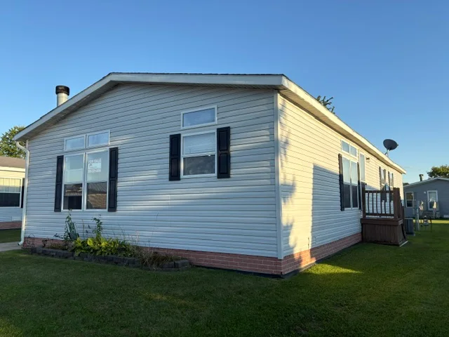 33266 Grove Ct manufactured home in Meadow Creek, New Haven, MI — photo 2
